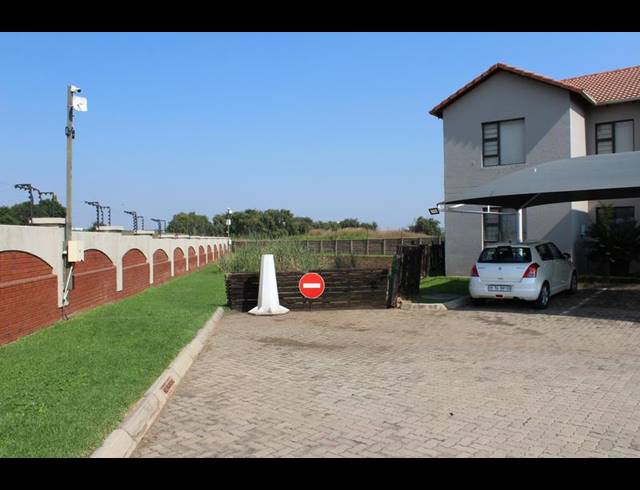 2 BEDROOM TOWNHOUSE FOR SALE IN BRENTWOOD PARK